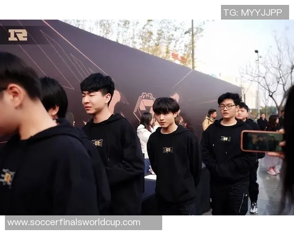 CSGO战术解析RNG战队中路突破体系的成功秘诀与实战应用