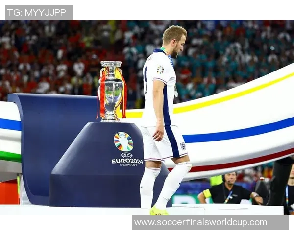 凯恩的传奇旅程：从足球天才到全球偶像的成长故事